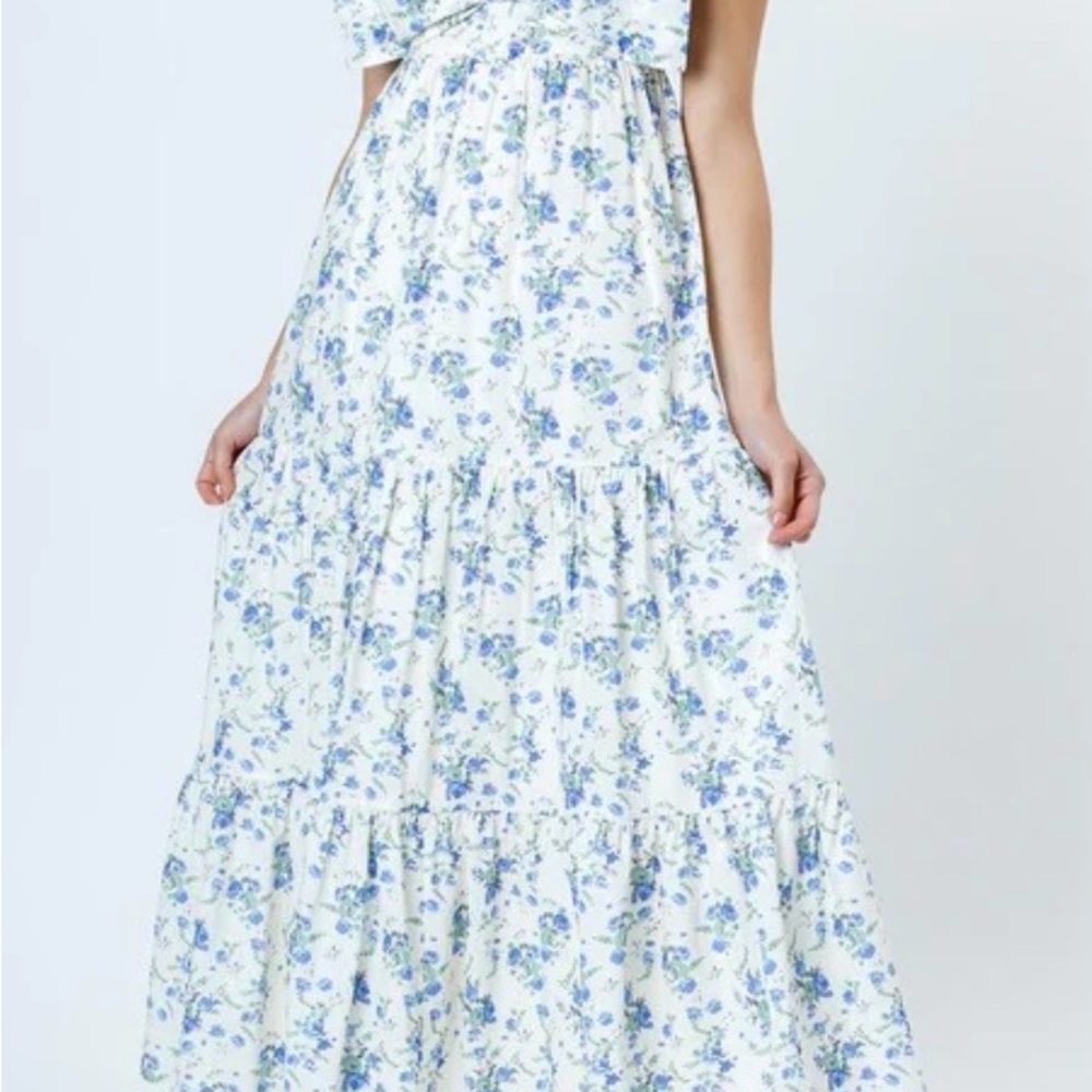 Storia Blue Floral Maxi Dress – Size Medium 🌸
